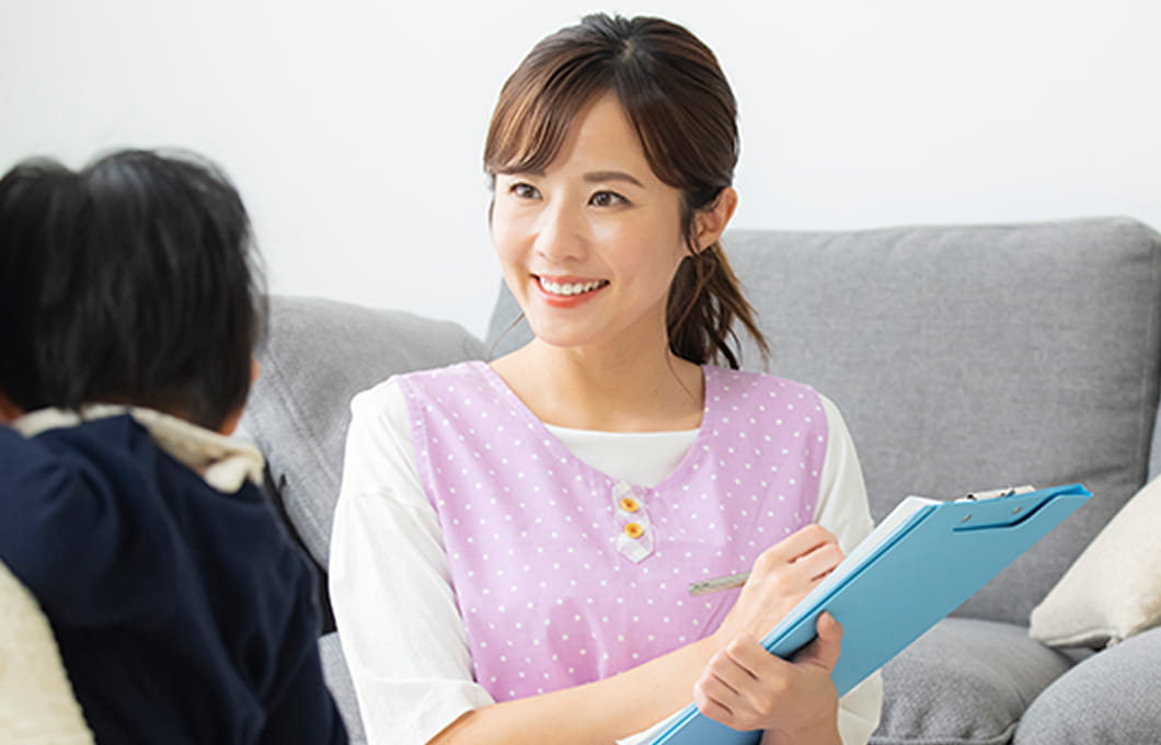 看護師 Wさんの写真。小児看護の仕事のやりがいについて語る