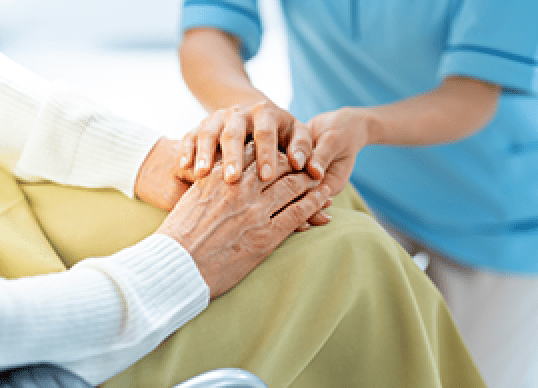 チームで協力して看護ケアを提供する様子